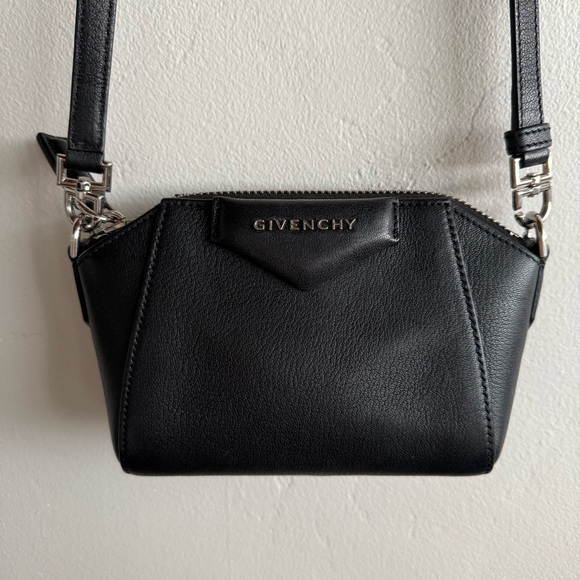 Givenchy Antigona Crossbody Bag
Leather Nano Black - Picture 1 of 12